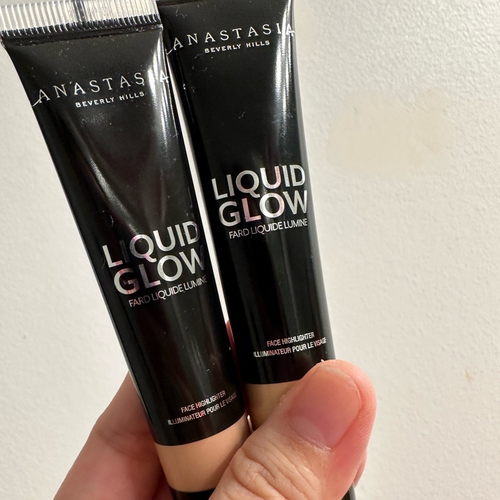 Anastasia Beverly Hills Liquid Glow x2